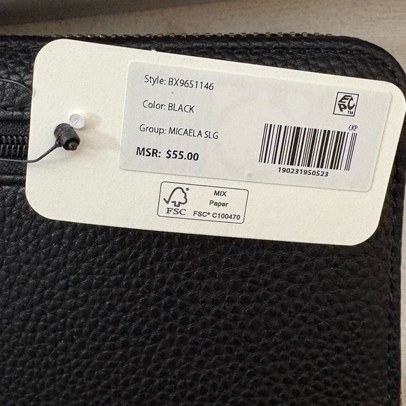 Black pebbled leather NEW IN BOX Guess wallet - Picture 2 of 5